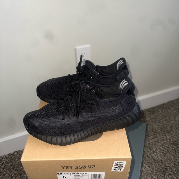 Yeezy - Picture 4 of 5